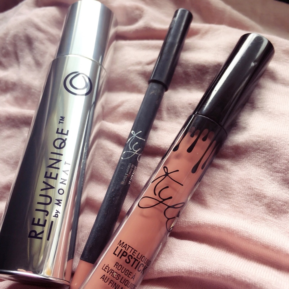 Rejuveniqe Oil Intensive— Monat